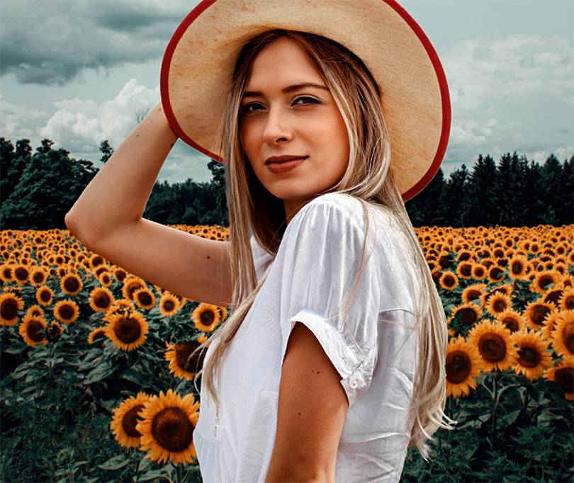 White short checkered T-shirt & skirt